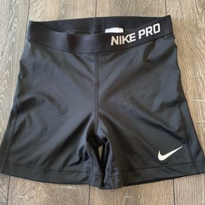 Black Nike pro shorts never worn size medium